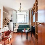 Lägenhet Guesthost - Cozy Near Station - With Parking Bari