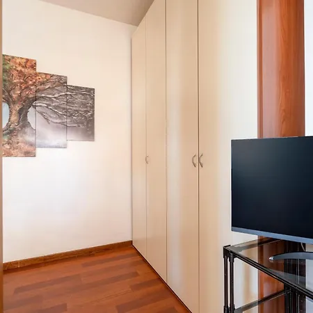 Guesthost - Cozy Near Station - With Parking *