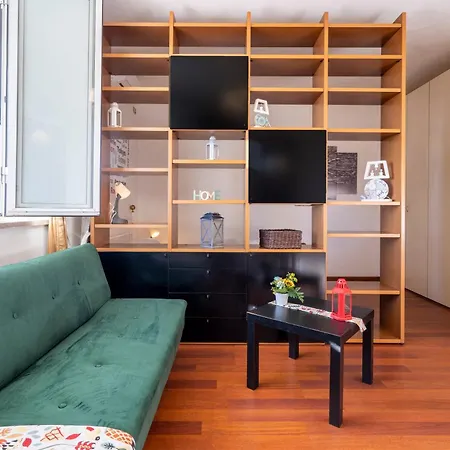 Appartement Guesthost - Cozy Near Station - With Parking *
