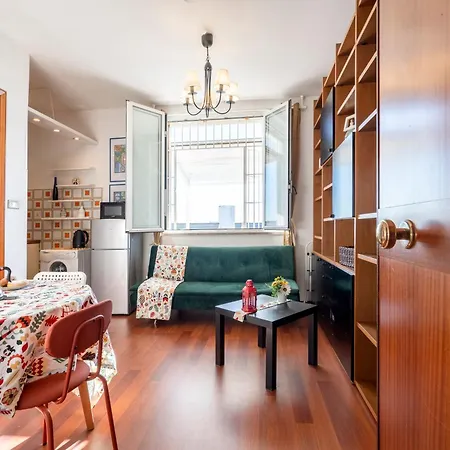 Appartement Guesthost - Cozy Near Station - With Parking Bari