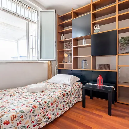 Cozy Near Station - With Parking Apartment Bari